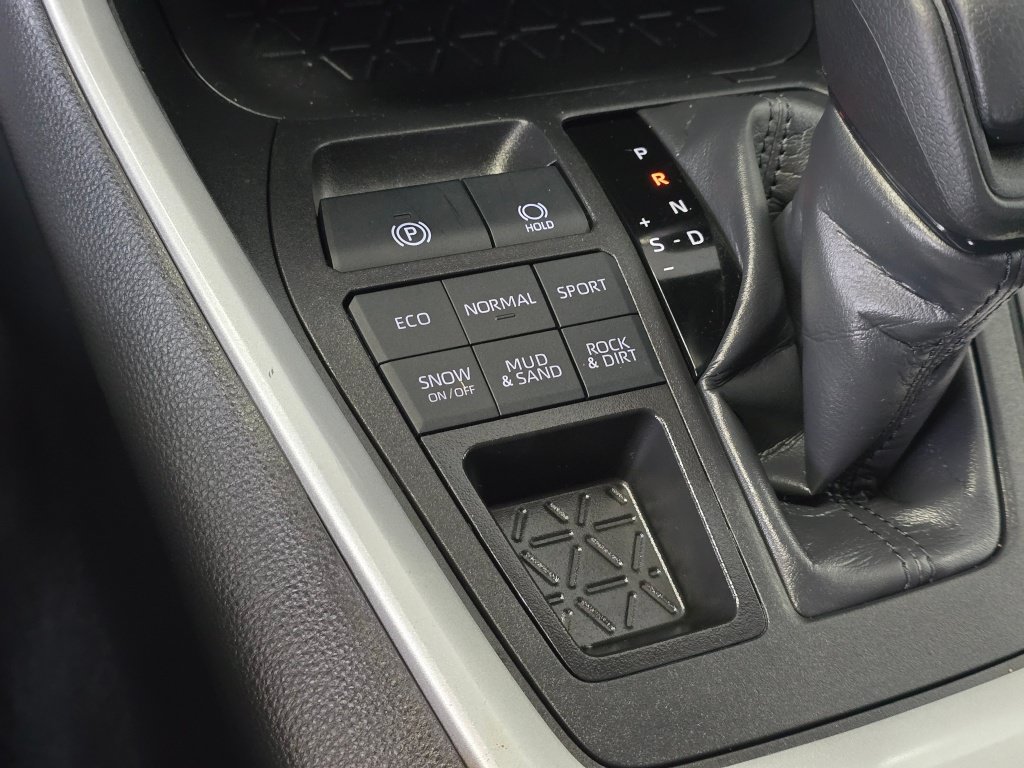 Used 2025 Toyota RAV4 XLE AWD/4WD image 30