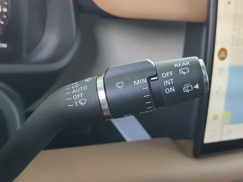 Certified 2025 Land Rover Defender 130 X-Dynamic SE AWD/4WD image 27