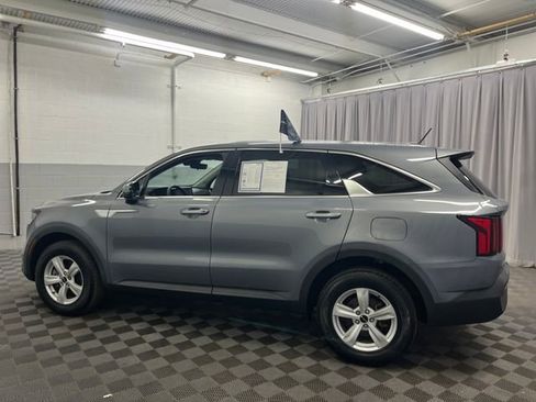 Certified 2023 Kia Sorento LX image 9