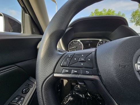 Used 2025 Nissan Sentra SV FWD image 11