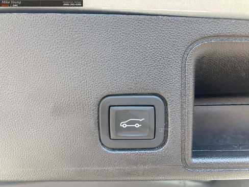 Used 2024 GMC Terrain SLE w/ Driver Convenience Package AWD/4WD image 11