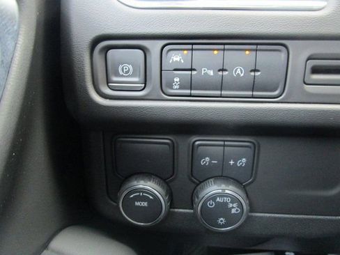 Certified 2023 Chevrolet Suburban Premier image 12