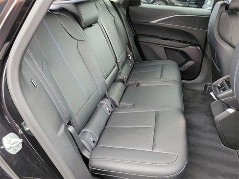 Used 2025 Cadillac Lyriq Luxury image 22