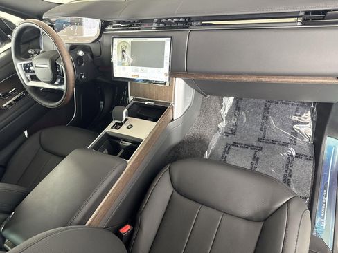 New 2025 Land Rover Range Rover SE image 35