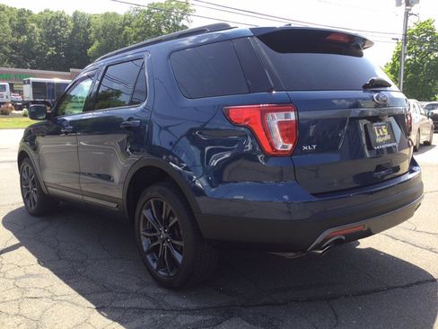 Used 2017 Ford Explorer XLT w/ Equipment Group 202A AWD/4WD image 10