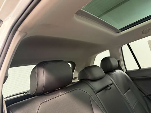 Used 2018 Volkswagen Tiguan SE w/ Panoramic Sunroof Package AWD/4WD image 15