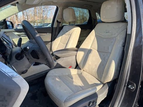 Used 2023 Cadillac XT5 Premium Luxury w/ LPO, Floor Liner Package image 17