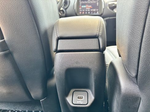Used 2022 Jeep Renegade Limited w/ Sun, Sound & Wheels Group AWD/4WD image 14