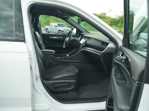 Used 2023 Jeep Grand Cherokee L Laredo image 21