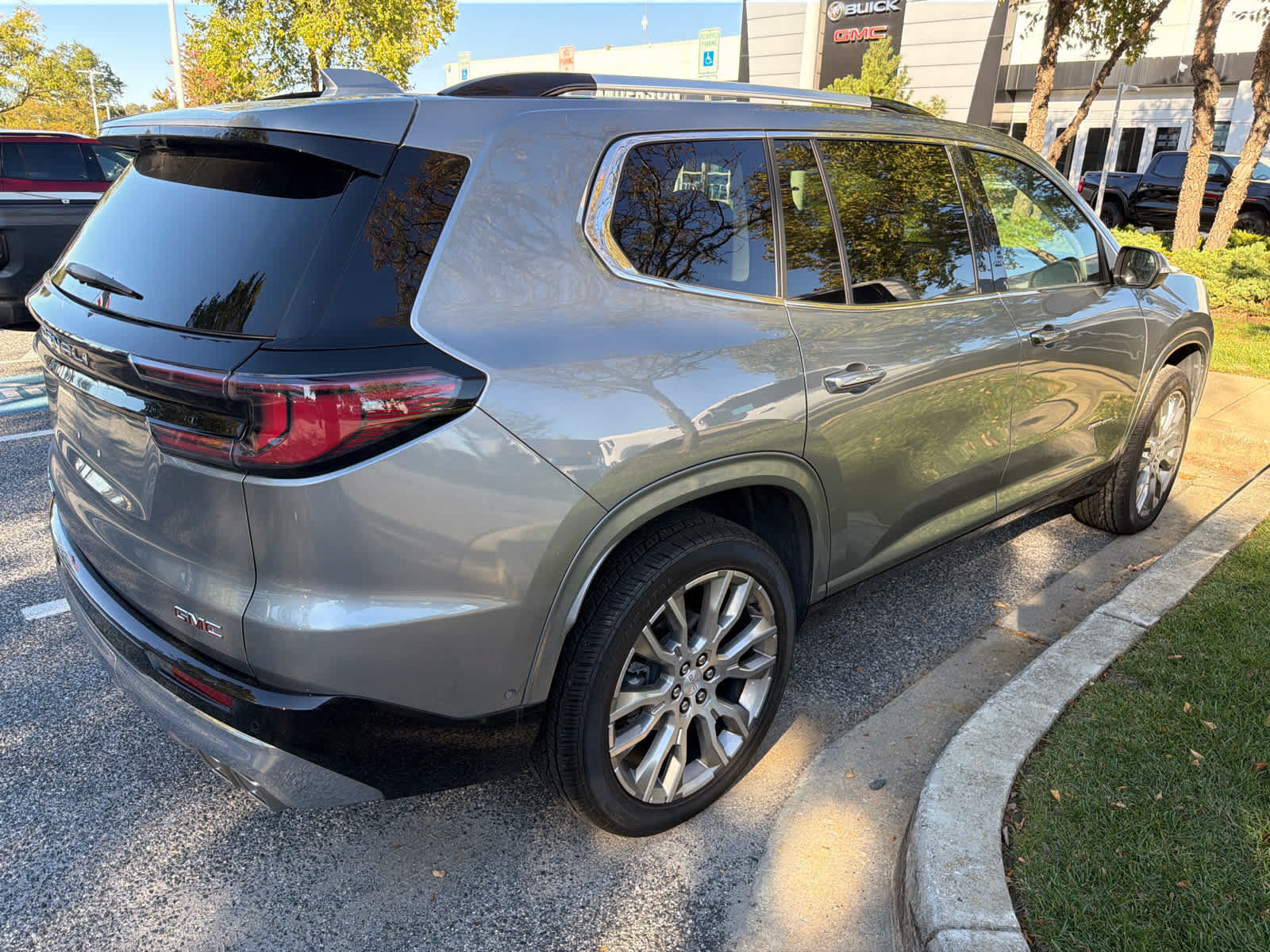 Used 2026 GMC Acadia Denali w/ Super Cruise Package AWD/4WD image 6