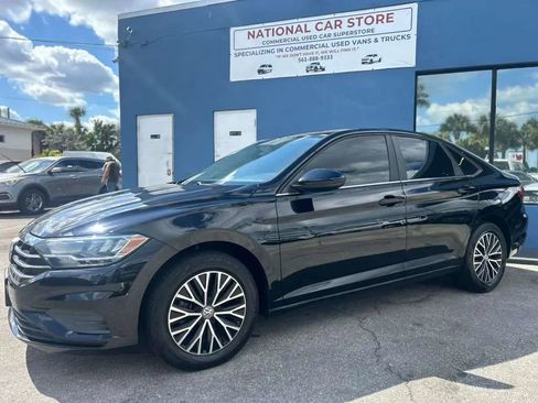 Used 2021 Volkswagen Jetta SE image 2