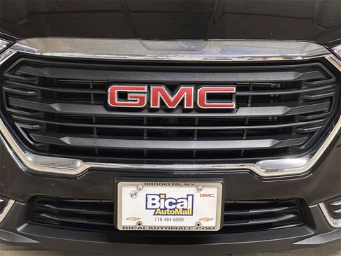 Used 2022 GMC Terrain SLE w/ Driver Convenience Package image 9