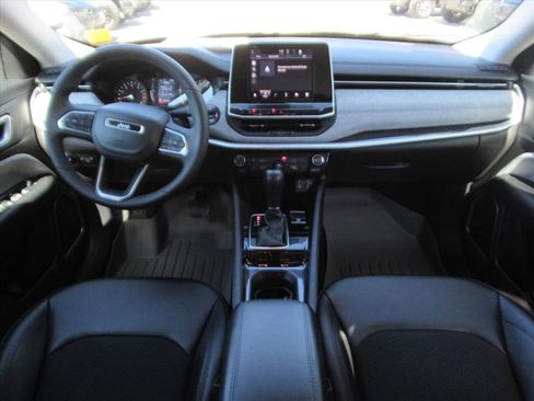 Used 2022 Jeep Compass Latitude image 11