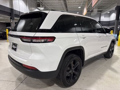 Used 2023 Jeep Grand Cherokee Altitude image 18