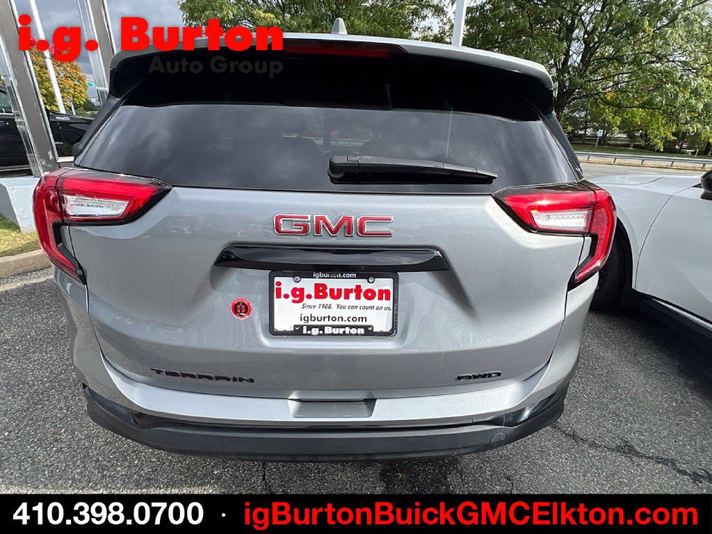 Used 2024 GMC Terrain SLE w/ Elevation Edition AWD/4WD image 6