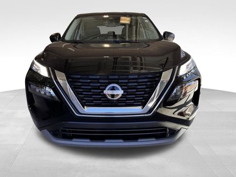 Used 2023 Nissan Rogue S image 2