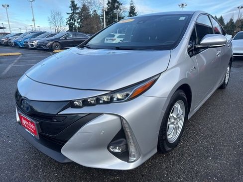 Used 2017 Toyota Prius Prime Advanced image 1