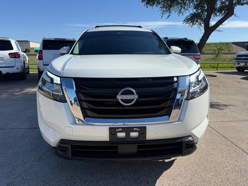 Used 2022 Nissan Pathfinder SV FWD image 2