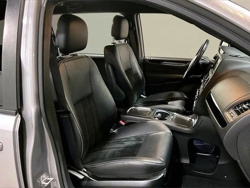 Used 2018 Dodge Grand Caravan SXT w/ Blacktop Package image 15