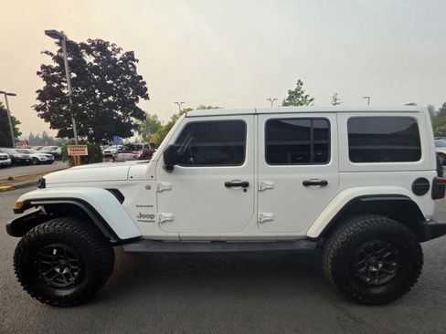 Used 2018 Jeep Wrangler Unlimited Sahara AWD/4WD image 5