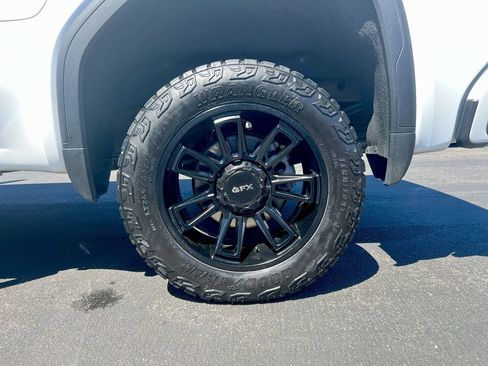 Used 2024 GMC Sierra 1500 AT4 w/ Technology Package AWD/4WD image 26