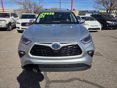 Used 2021 Toyota Highlander XLE image 4