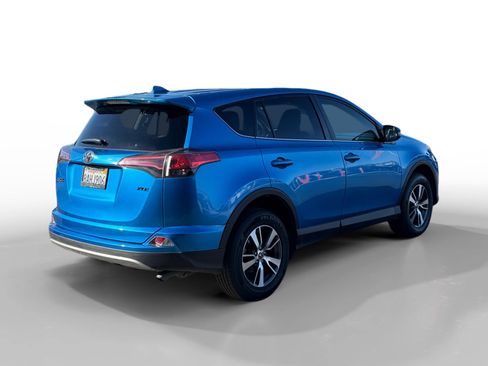 Used 2017 Toyota RAV4 XLE image 5
