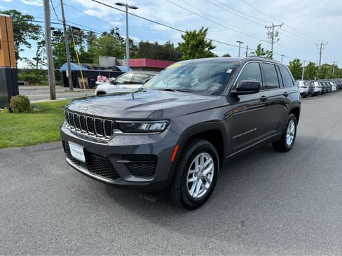Used 2025 Jeep Grand Cherokee Laredo X w/ Luxury Tech Group I AWD/4WD image 3