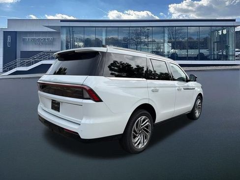 New 2027 Lincoln Navigator Reserve AWD/4WD image 8