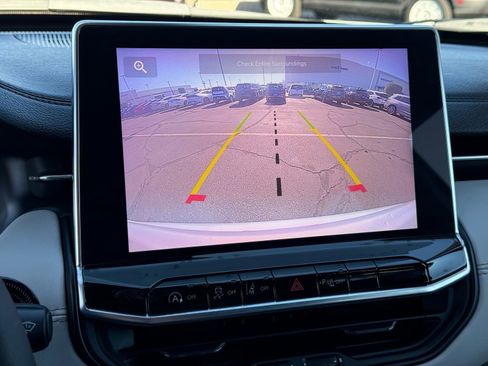 Used 2025 Jeep Compass Limited image 28