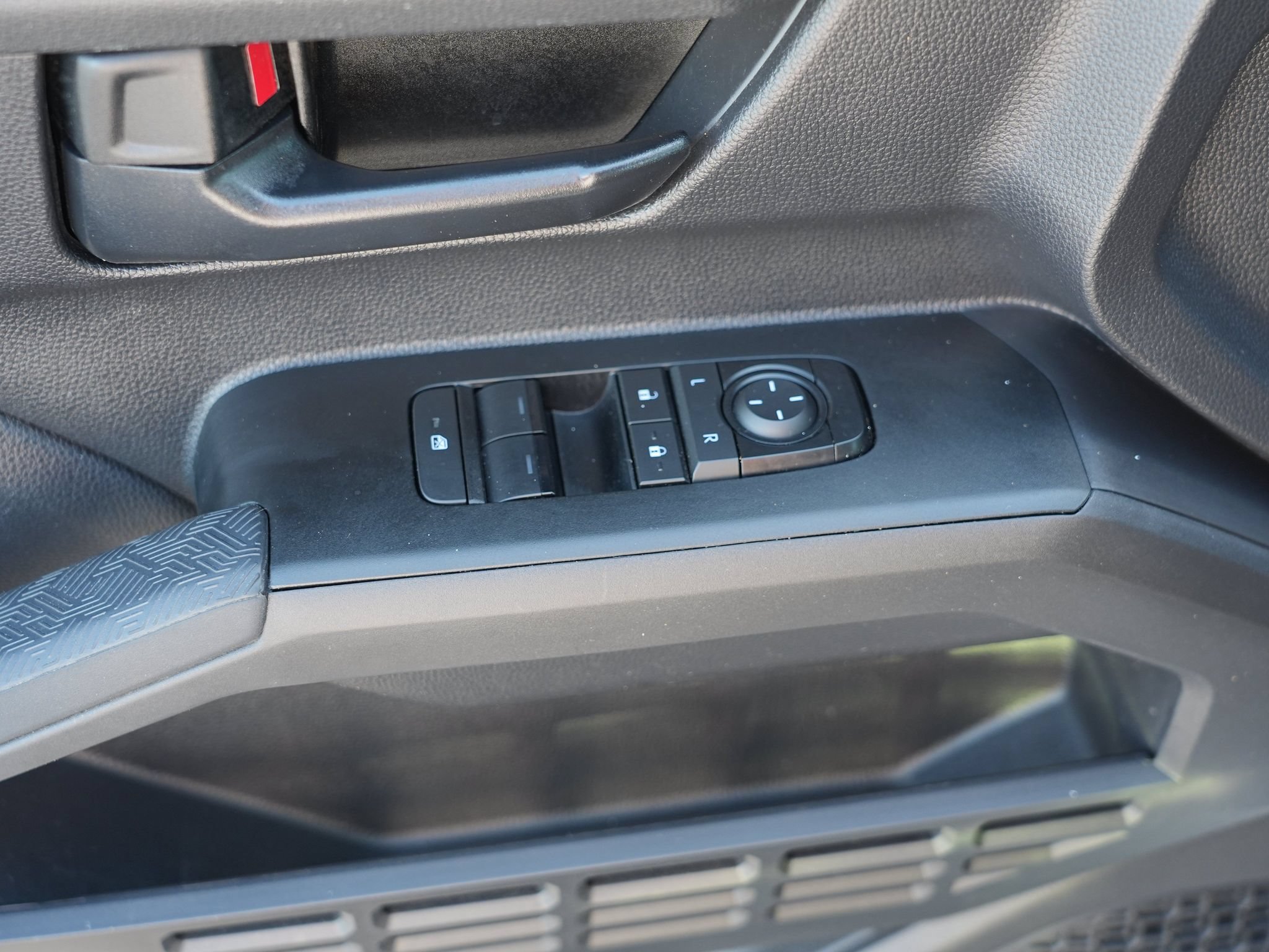 Used 2025 Toyota Tacoma SR RWD image 15