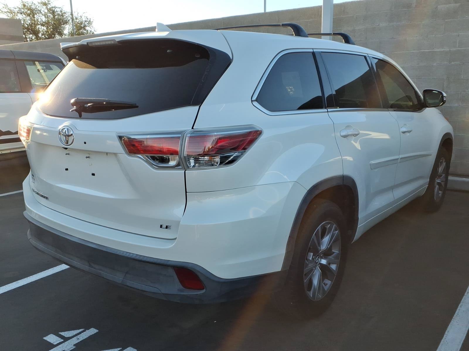 Used 2016 Toyota Highlander Plus FWD image 4