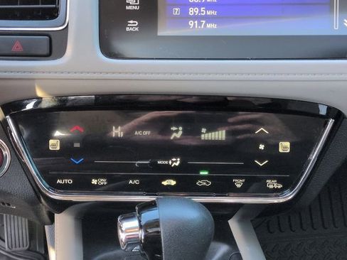 Used 2018 Honda HR-V EX image 9