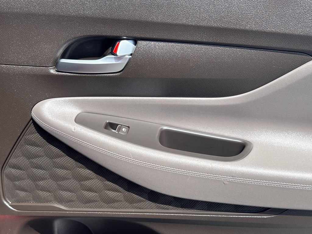 Used 2019 Hyundai Santa Fe SEL FWD image 18