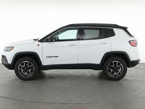 Used 2025 Jeep Compass Trailhawk AWD/4WD image 5