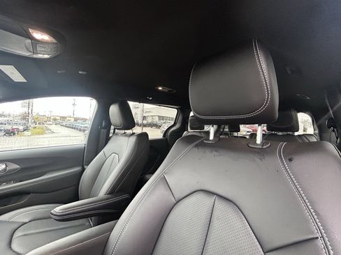 Used 2025 Chrysler Voyager LX image 16