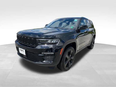 New 2025 Jeep Grand Cherokee Limited w/ Black Appearance Package image 7