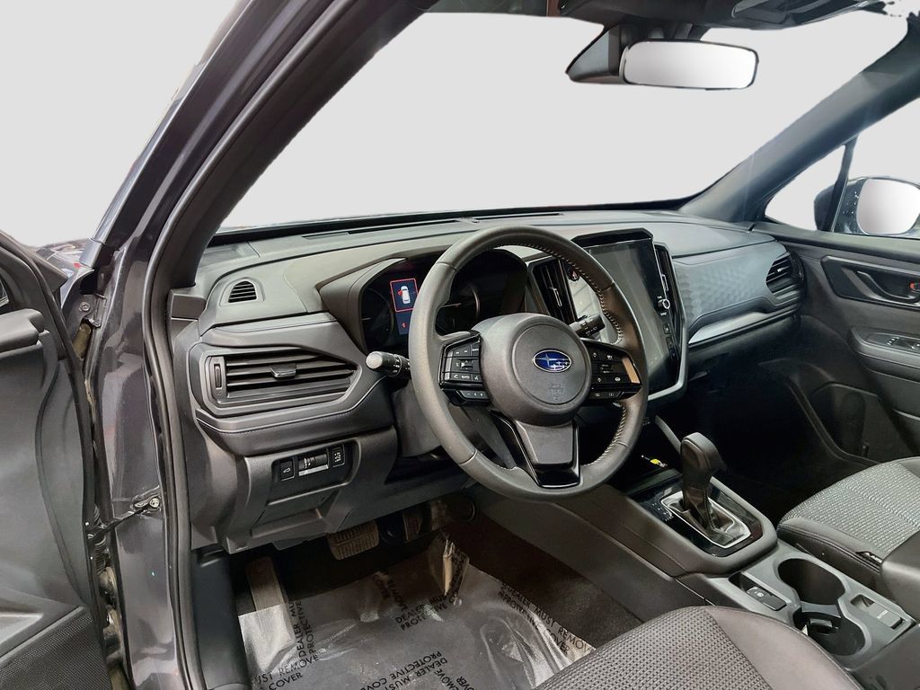 Used 2025 Subaru Forester Premium AWD/4WD image 9