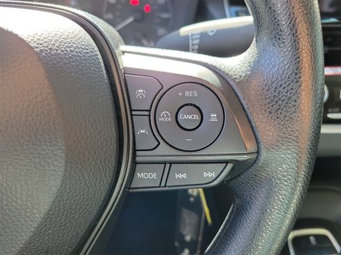Used 2025 Toyota Corolla LE image 20