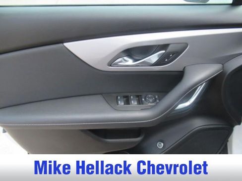 Used 2025 Chevrolet Blazer LT w/ Convenience Package FWD image 21