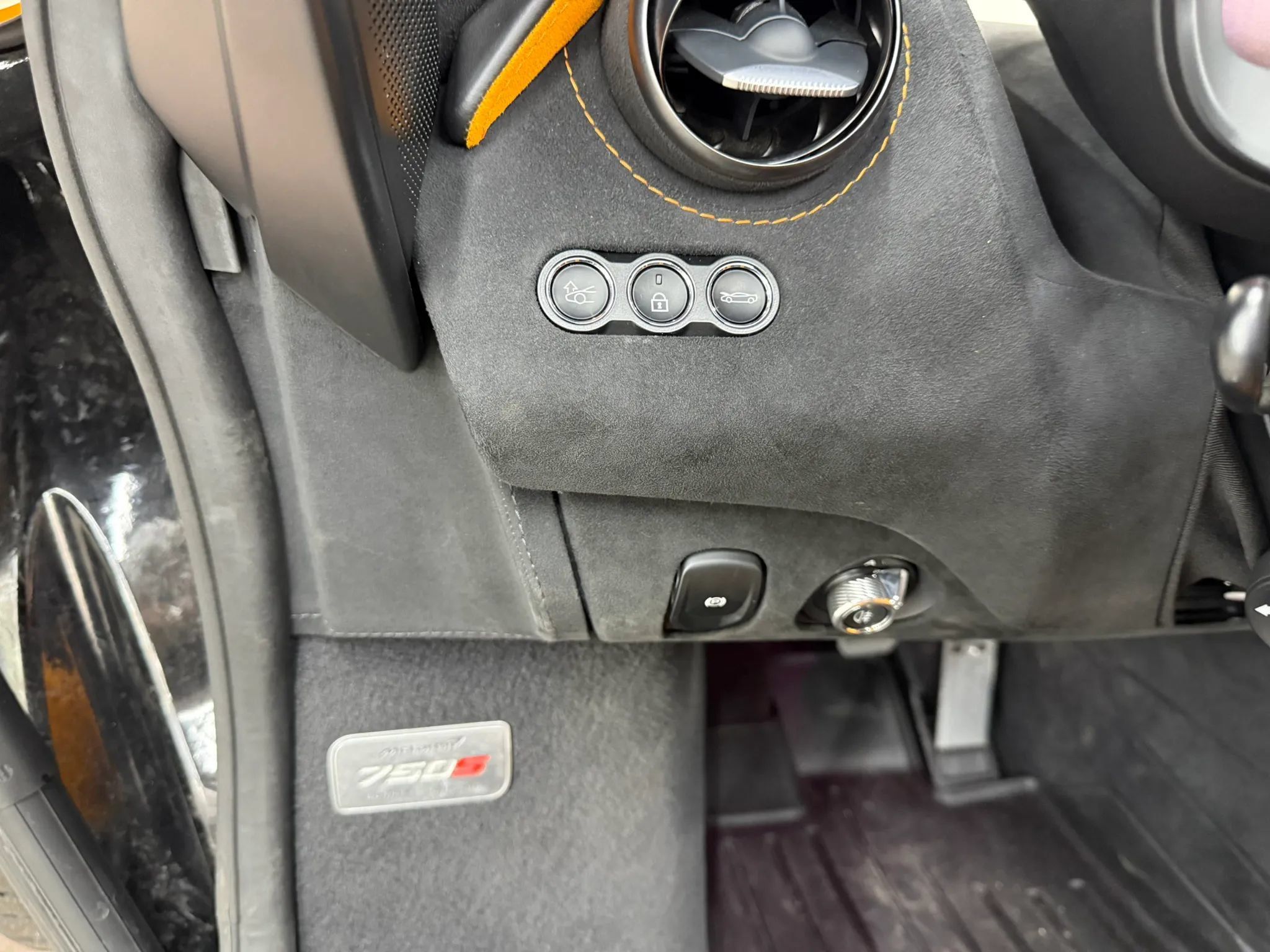 Used 2025 McLaren 750S Spider RWD image 35