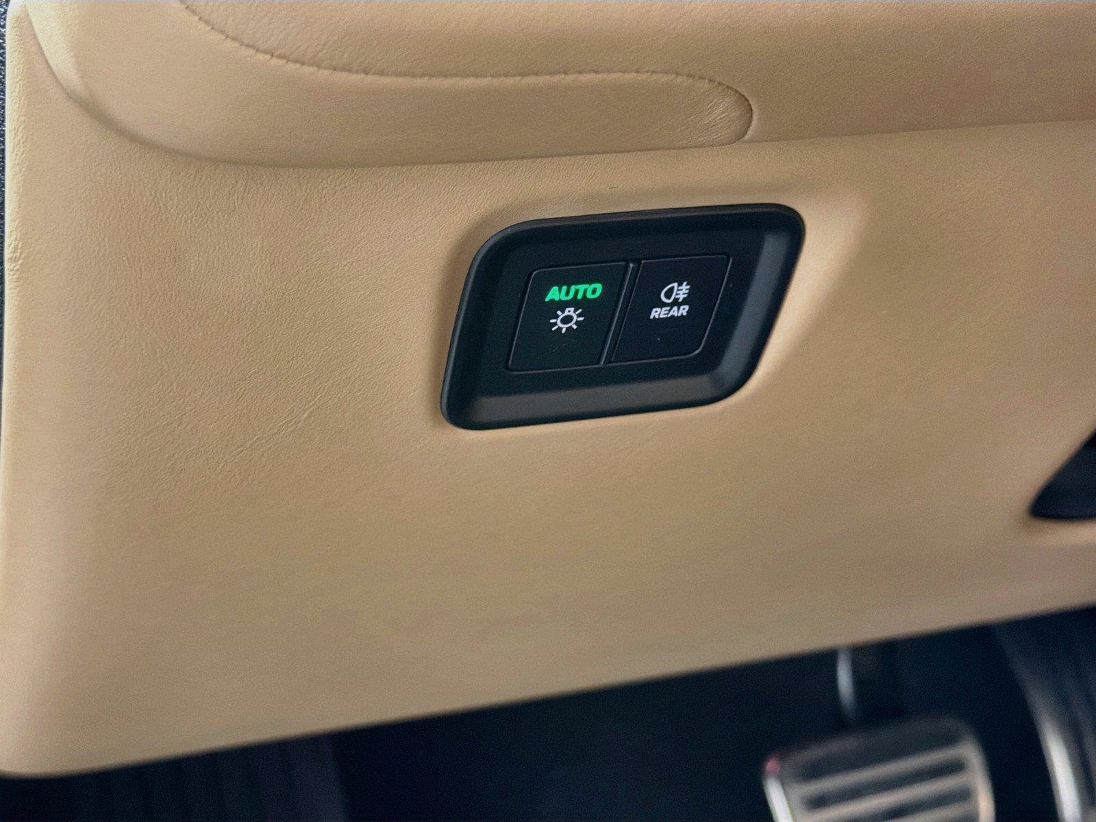 Certified 2025 Porsche Cayenne S AWD/4WD image 33