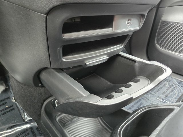 Used 2026 Chrysler Pacifica Select FWD image 12