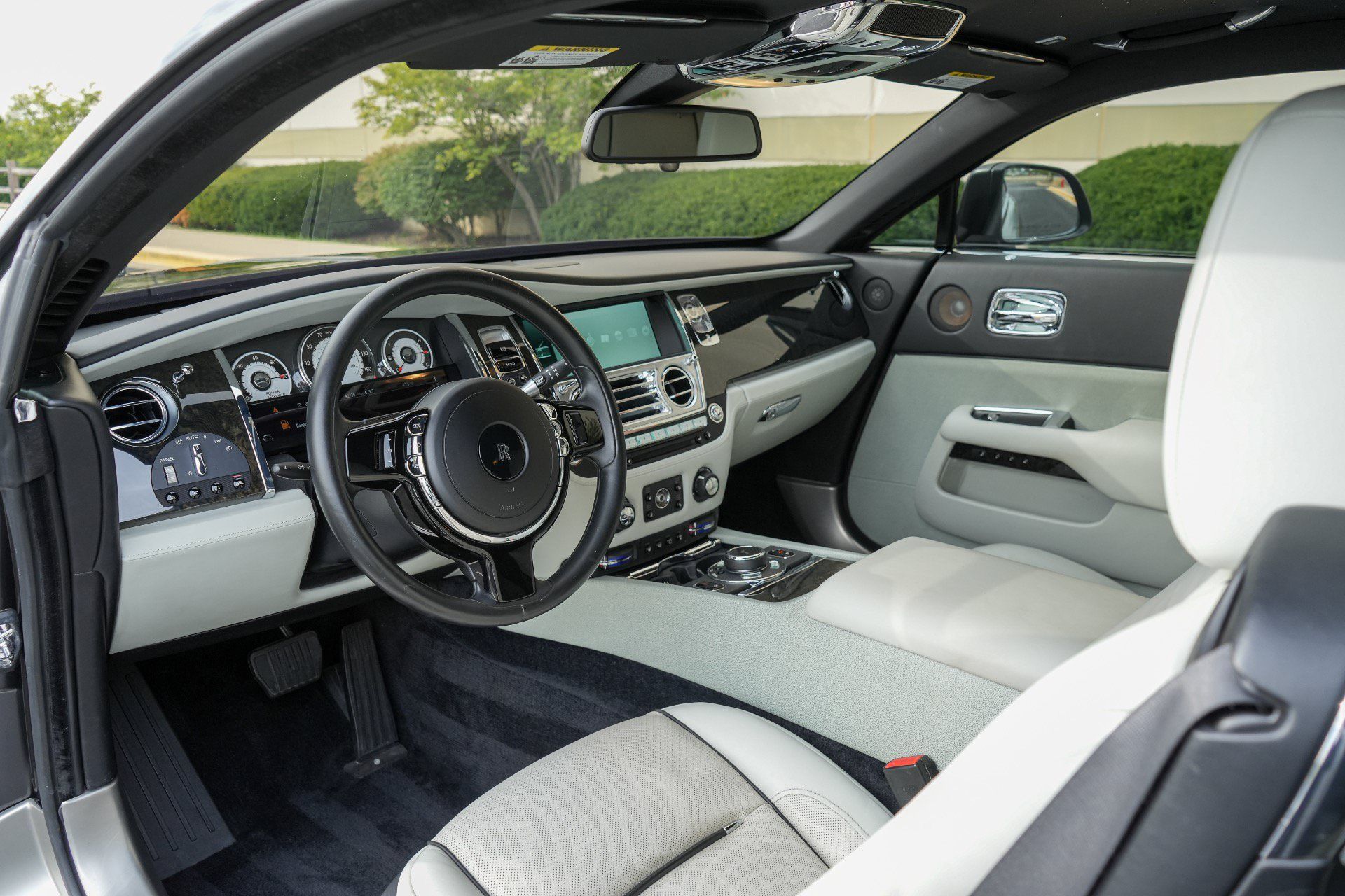 Used 2015 Rolls-Royce Wraith RWD image 13