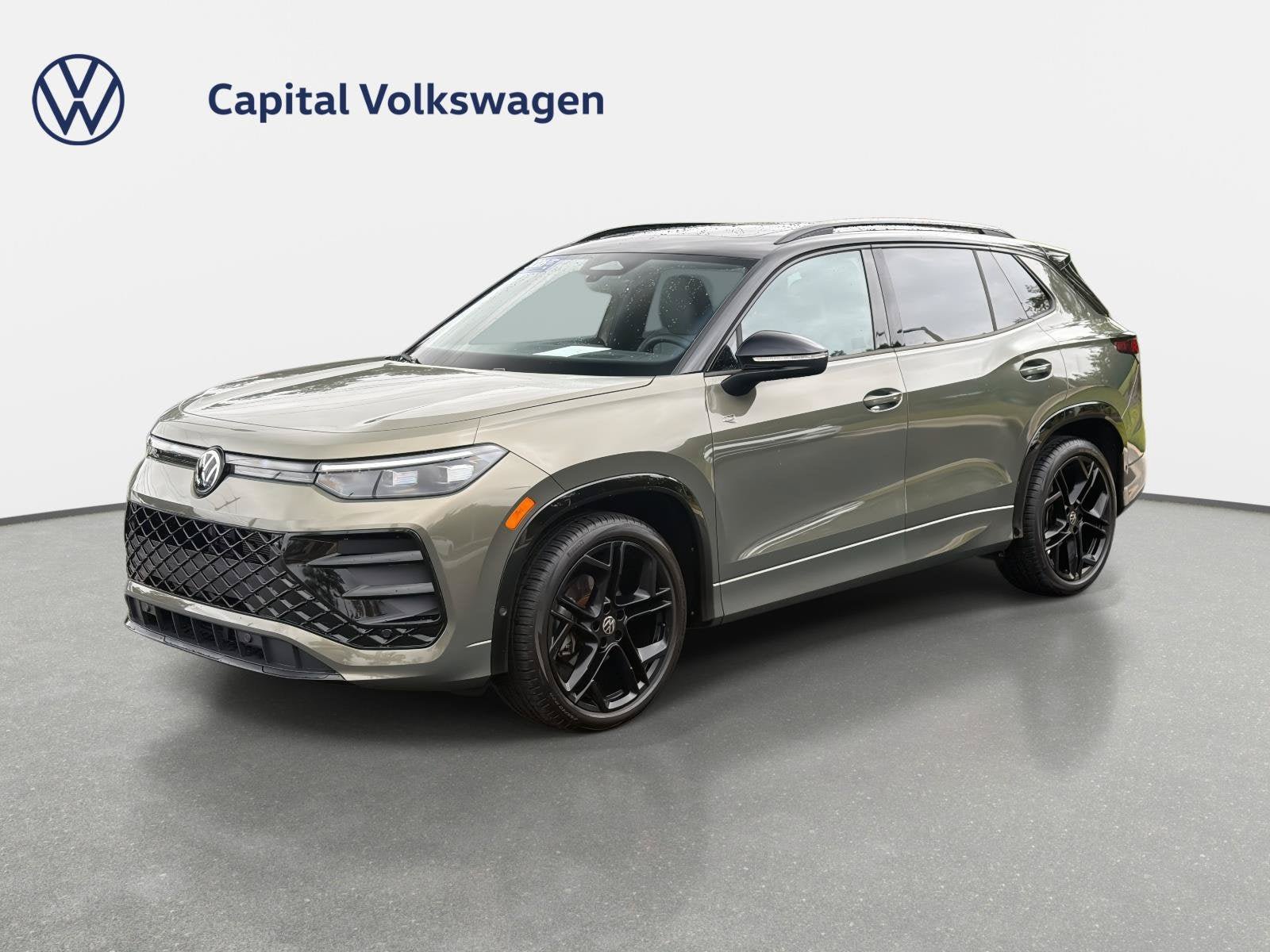 Certified 2026 Volkswagen Tiguan SE R-Line FWD image 1