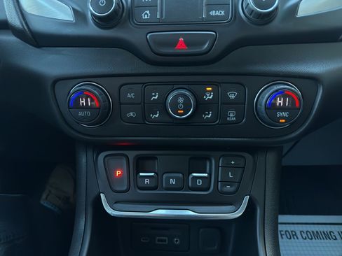 Used 2020 GMC Terrain SLT w/ Preferred Package image 22