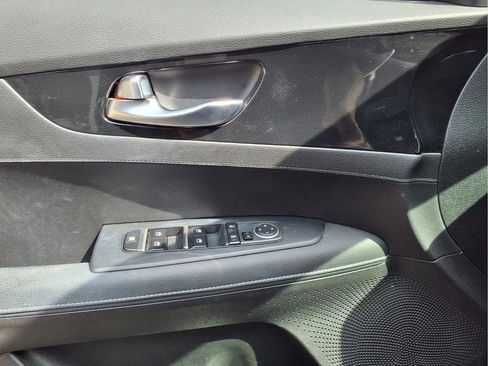 Used 2022 Kia Forte GT-Line w/ GT-Line Technology Package FWD image 17