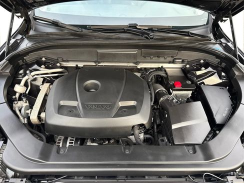 Used 2018 Volvo XC60 T5 Momentum w/ Vision Package AWD/4WD image 14