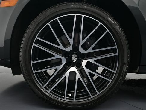 Certified 2026 Porsche Macan AWD/4WD image 26