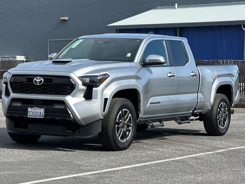 Used 2024 Toyota Tacoma TRD Off-Road image 9